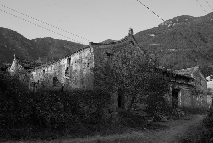 张朝聚先生早期居住生活的位于河南鲁山县的故居